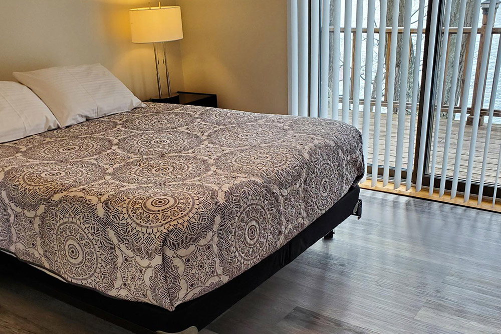 Lakefront Chalet bedroom