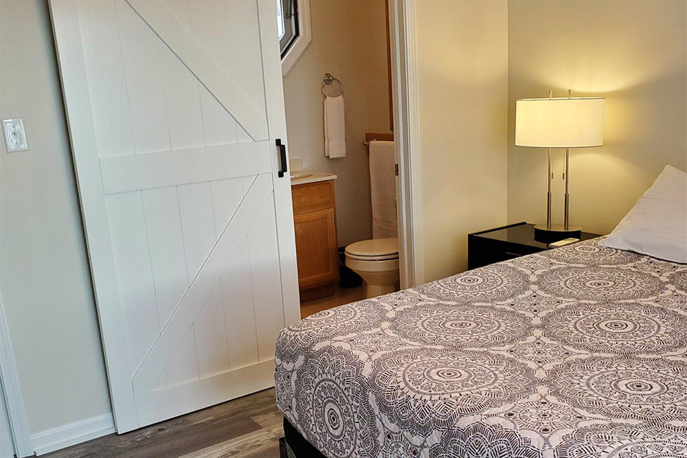 Lakefront Chalet bedroom