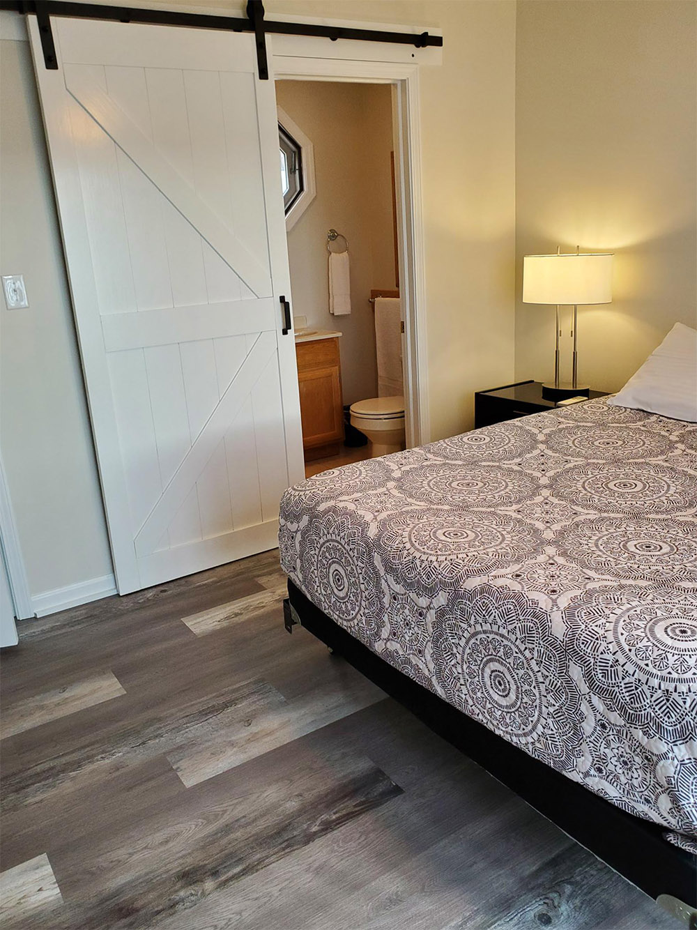 Lakefront Chalet bedroom