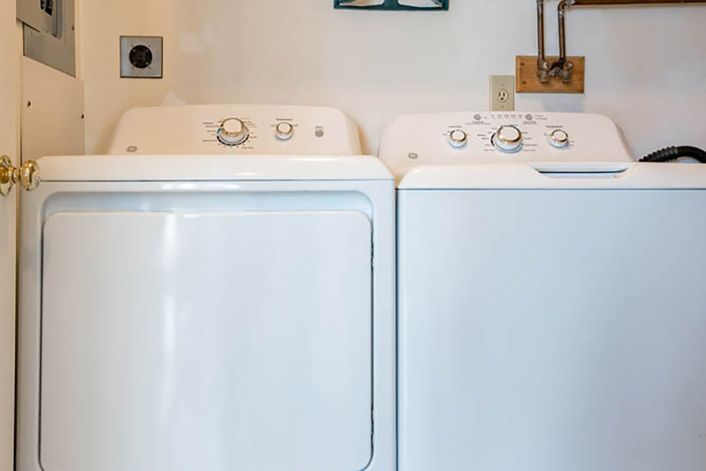 Lakefront Chalet washer and dryer