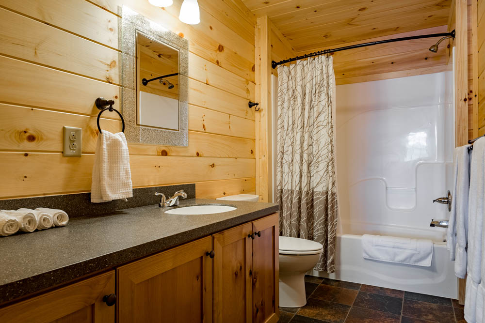 Lakefront Cottage bathroom