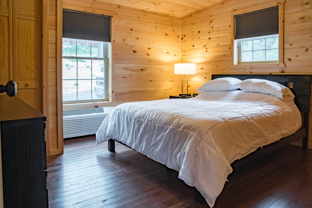 Lakefront Cottage bedroom view 3