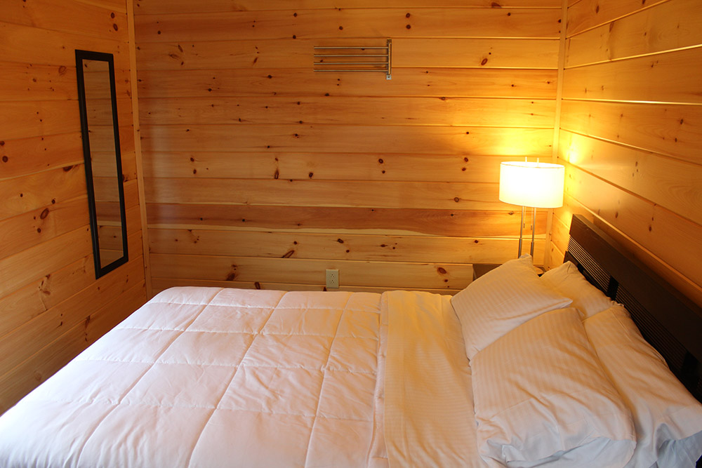 Lakeside Cottage bedroom