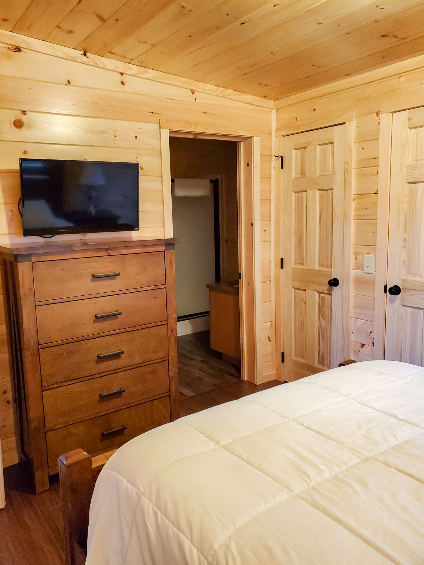 Lakeview Cottage bedroom view 3