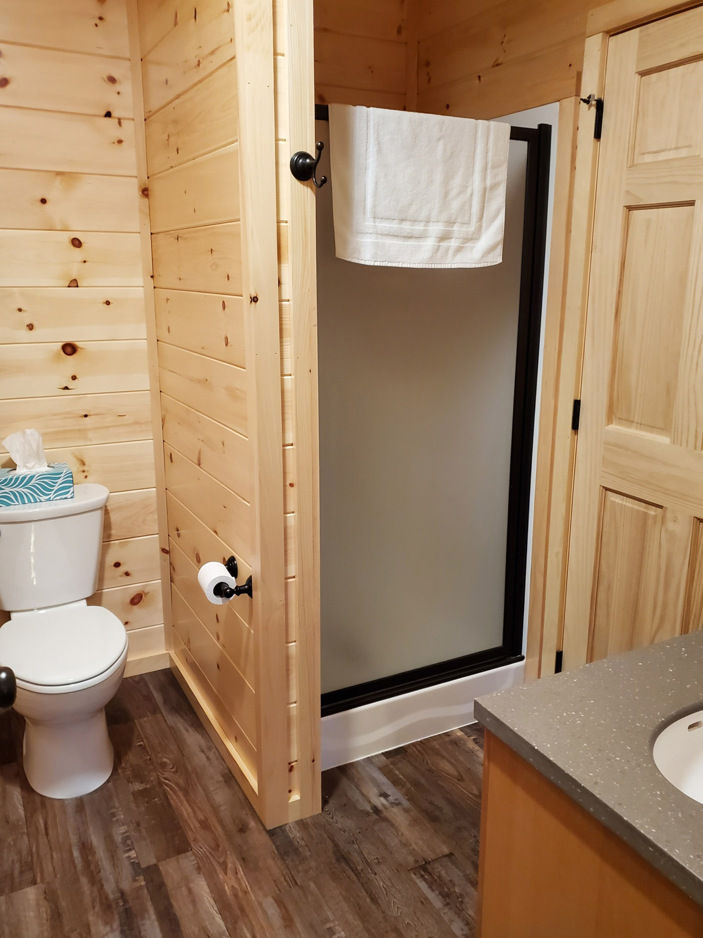 Lakeview Cottage bathroom